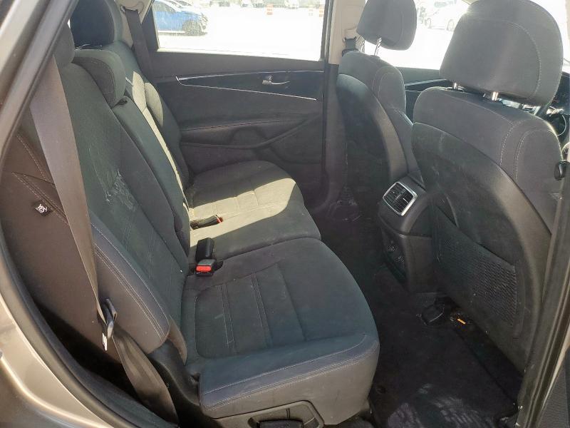 2017 KIA SORENTO LX - 5XYPGDA54HG324313