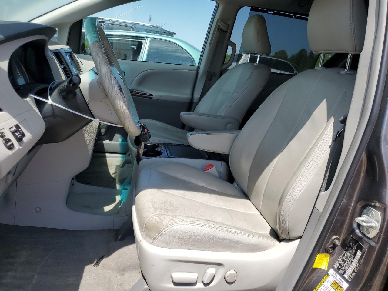 TOYOTA SIENNA XLE