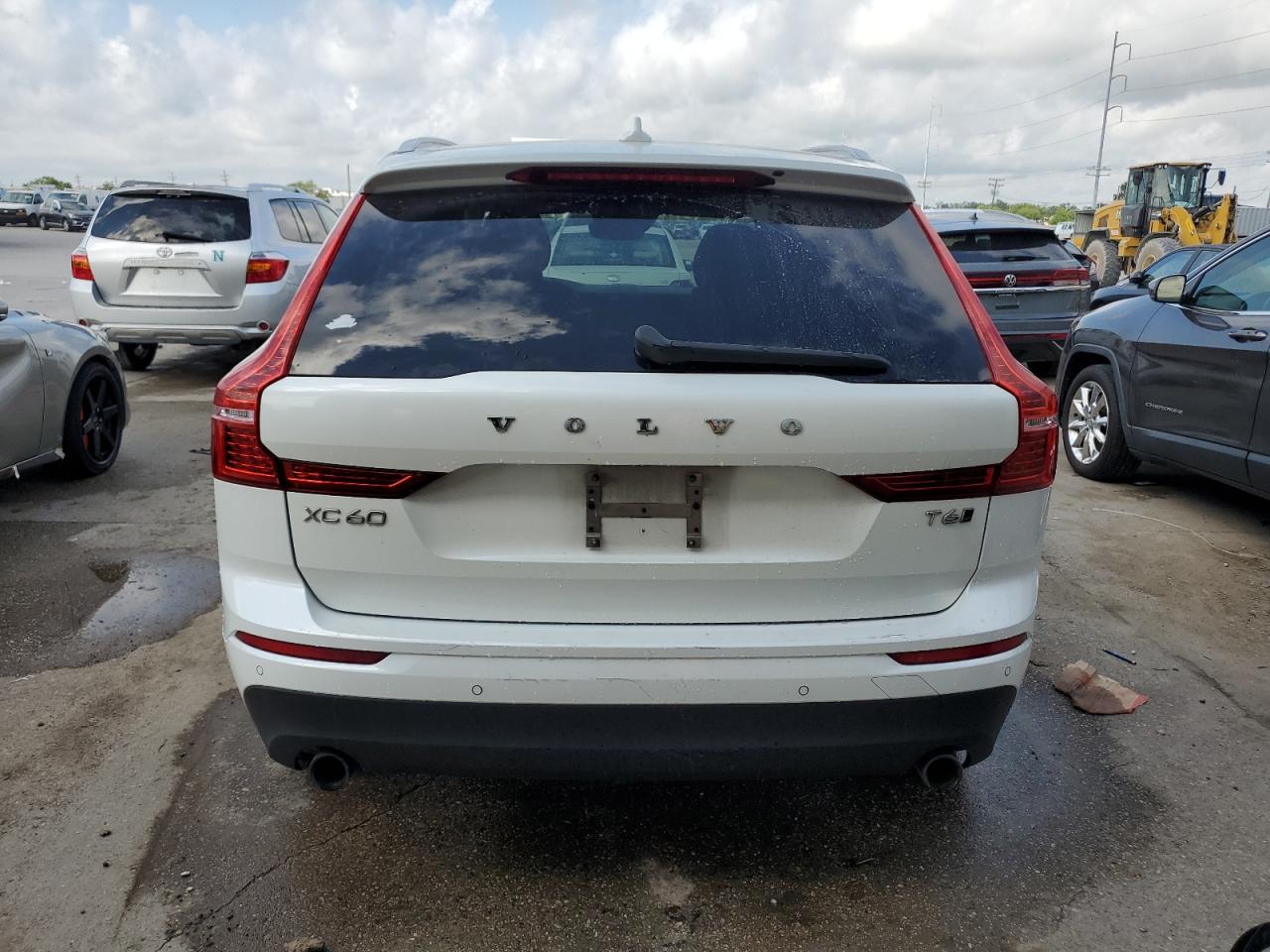 VOLVO XC60 T6 MOMENTUM