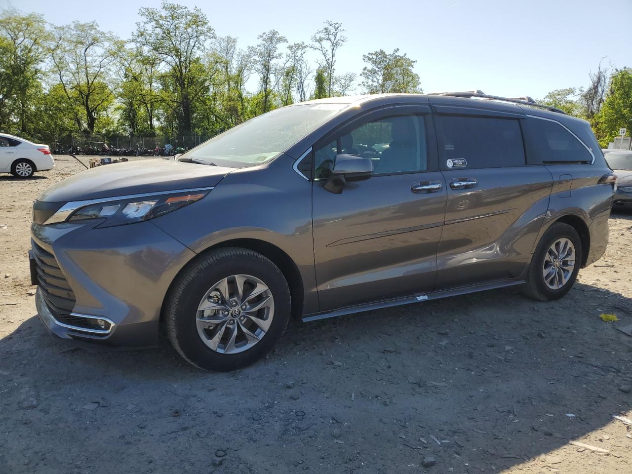 TOYOTA SIENNA XLE