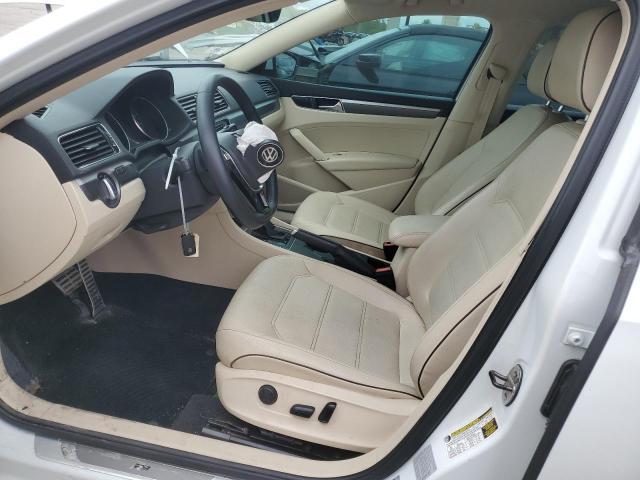 2017 VOLKSWAGEN PASSAT R-L - 1VWDT7A37HC001812