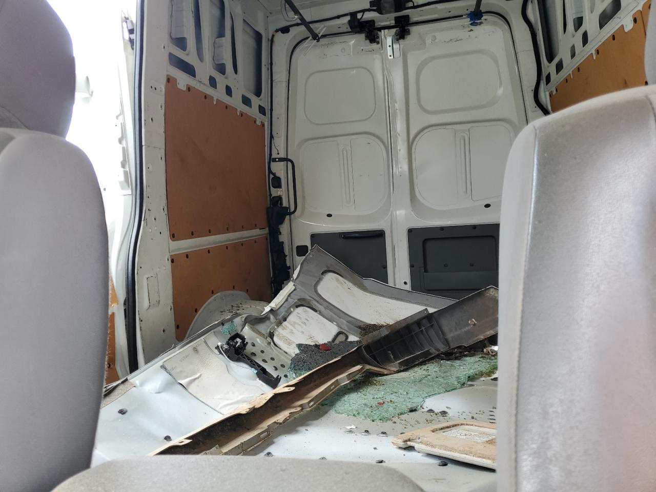 NISSAN NV2500 2500 S