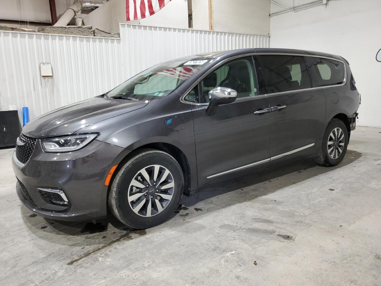  Salvage Chrysler Pacifica