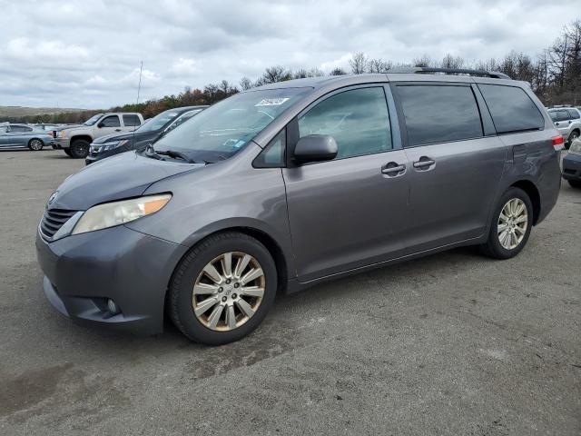 TOYOTA SIENNA XLE