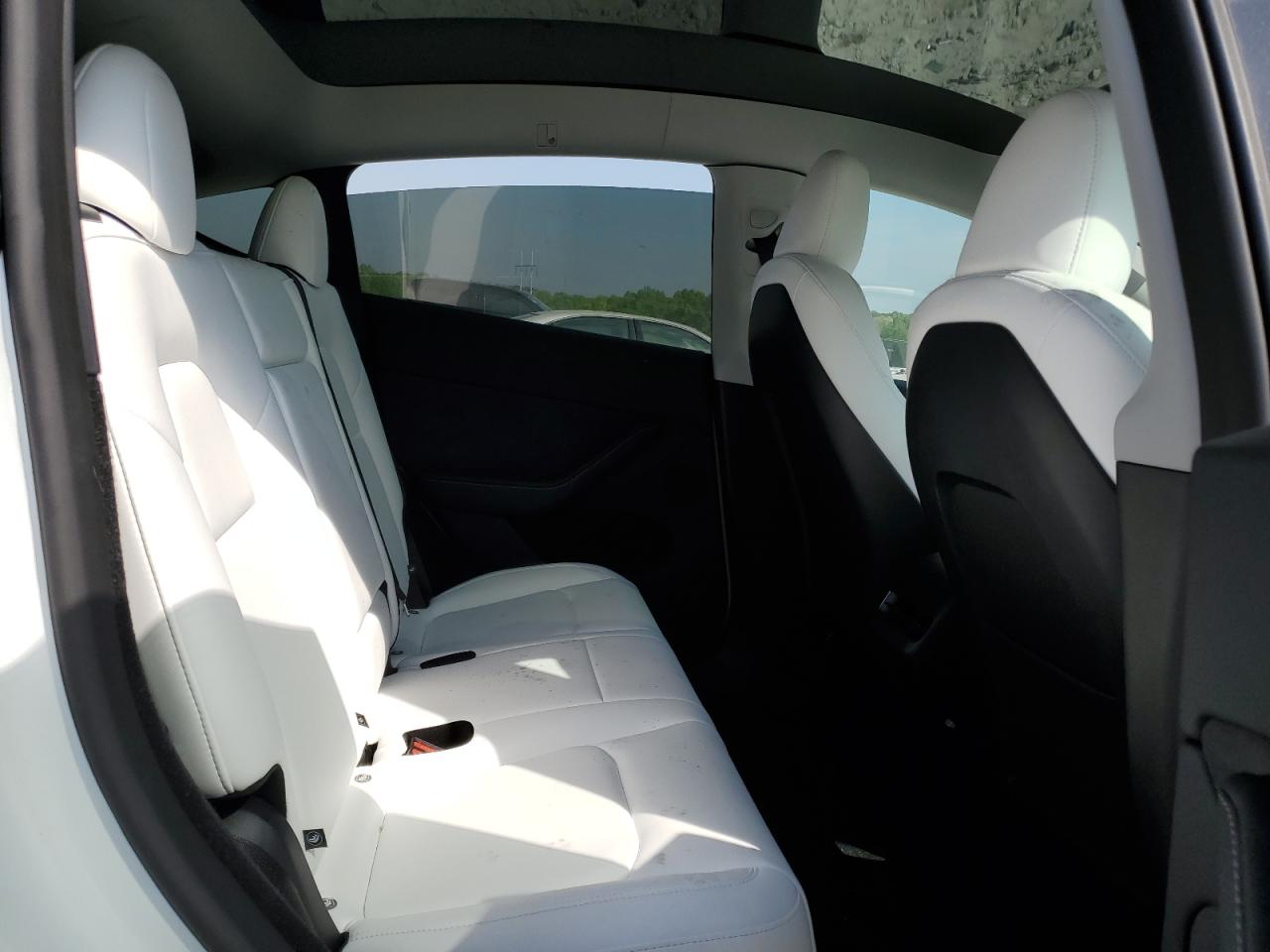 Tesla Model y 2025