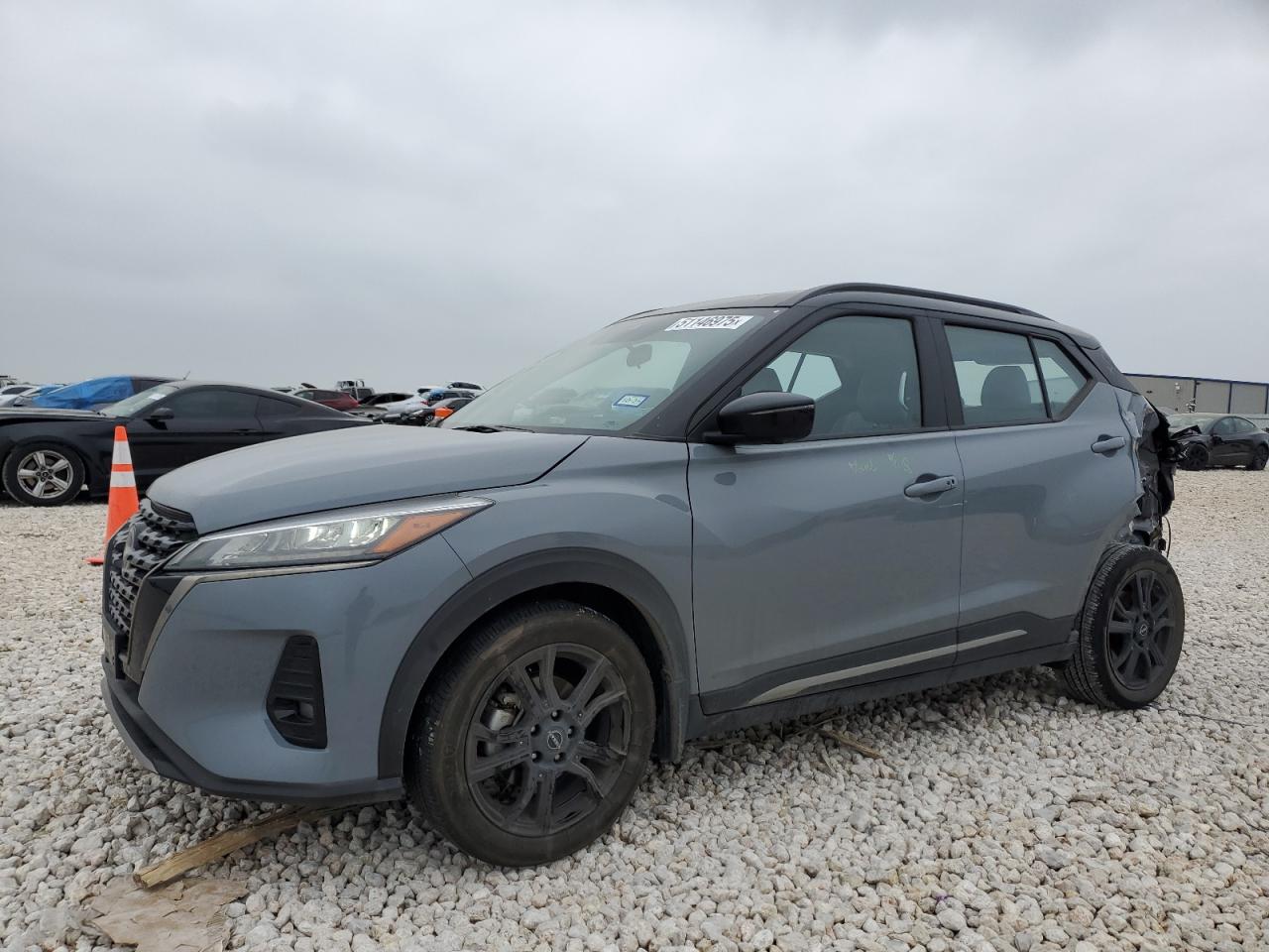  Salvage Nissan Kicks