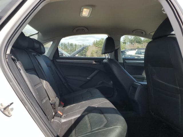 2017 VOLKSWAGEN PASSAT R-L - 1VWDT7A3XHC078822