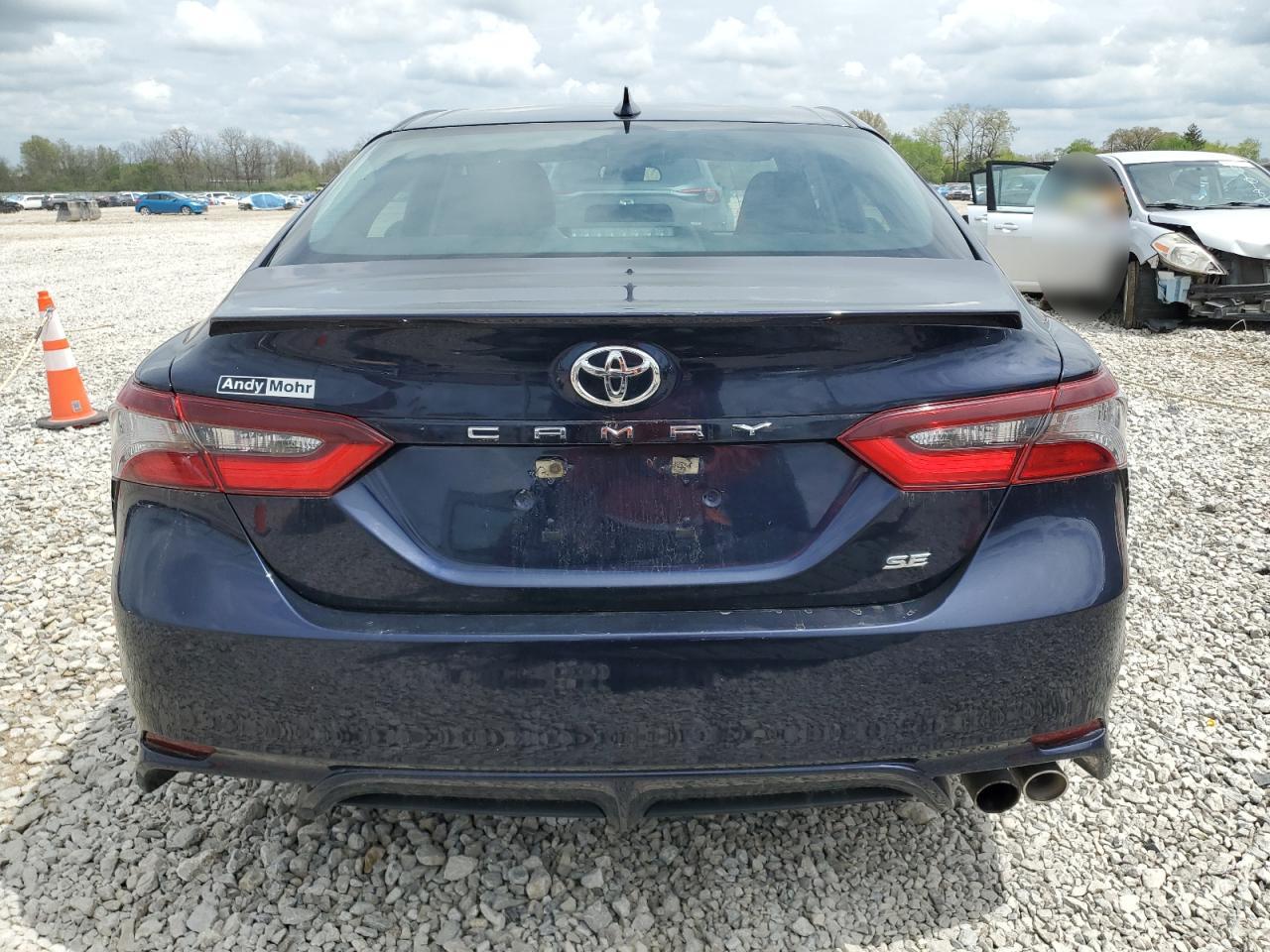 TOYOTA CAMRY SE