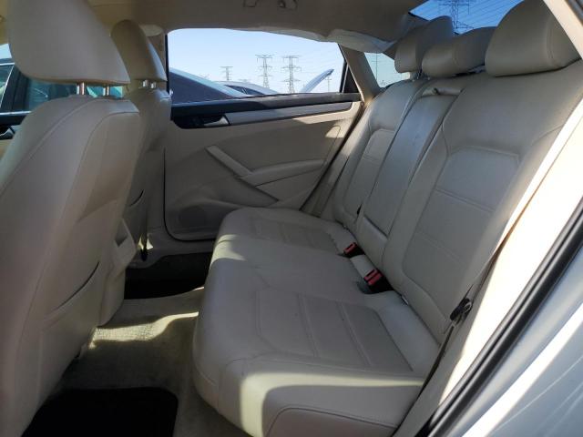 2015 VOLKSWAGEN PASSAT S - 1VWAT7A32FC115667