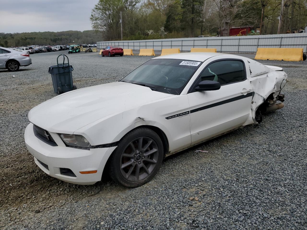 FORD MUSTANG
