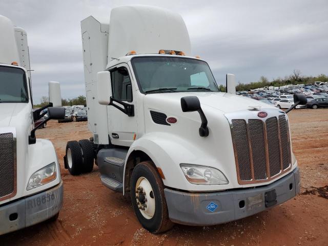 PETERBILT 579 2017 white tractor compressed natural gas 1NPBAH8X3HD421472 photo #1