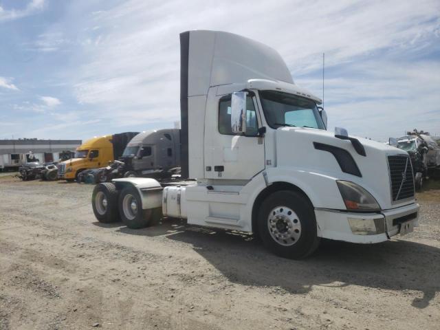 VOLVO VN VNL 2015 white tractor diesel 4V4NC9EH7FN927383 photo #1