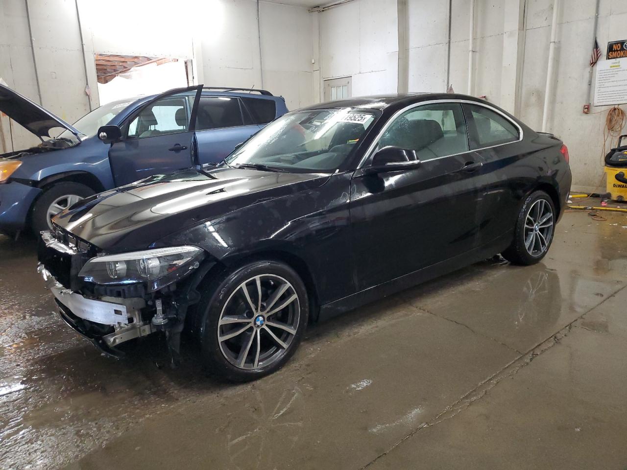 BMW 2 SERIES 230XI