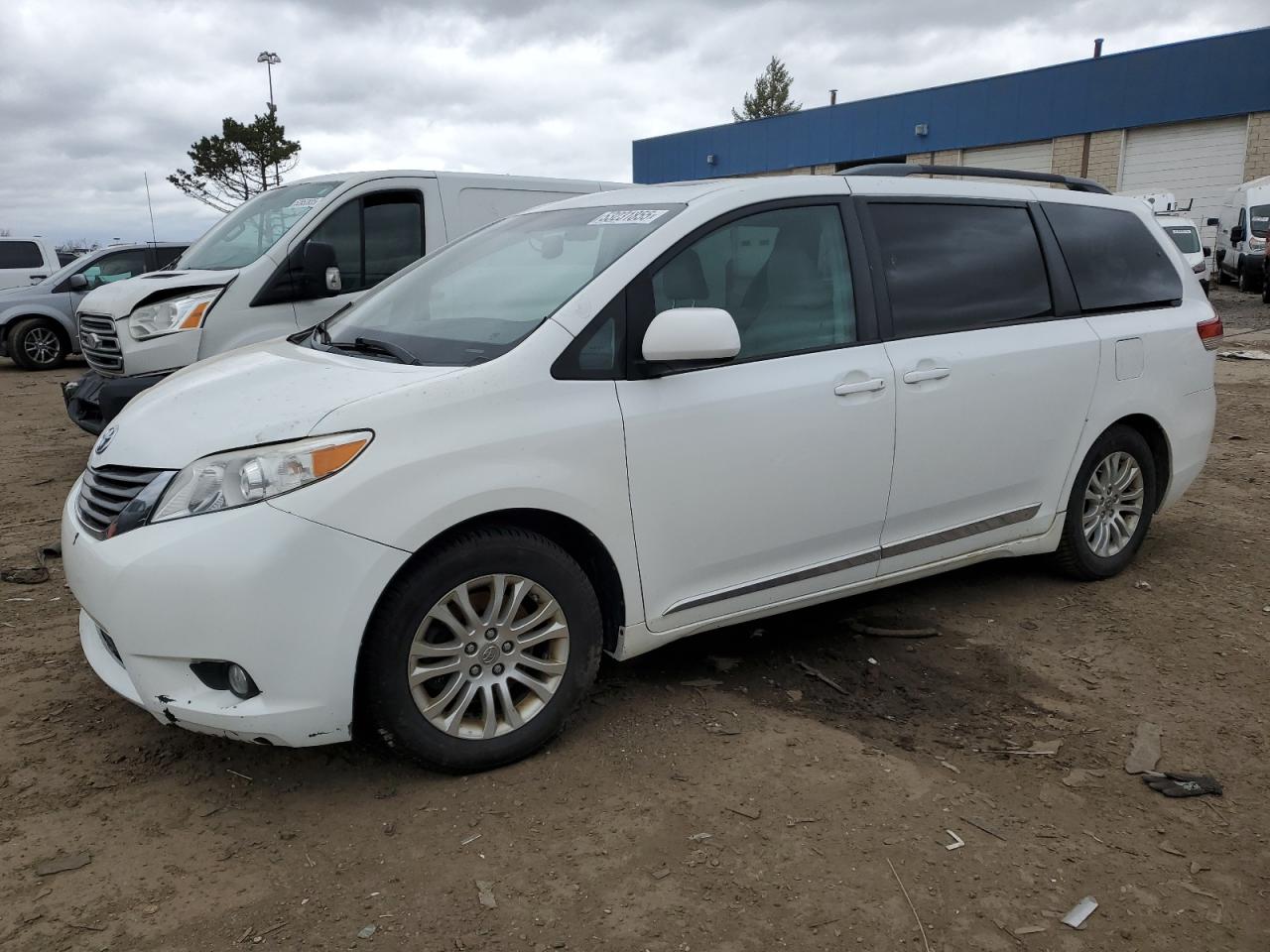 TOYOTA SIENNA XLE