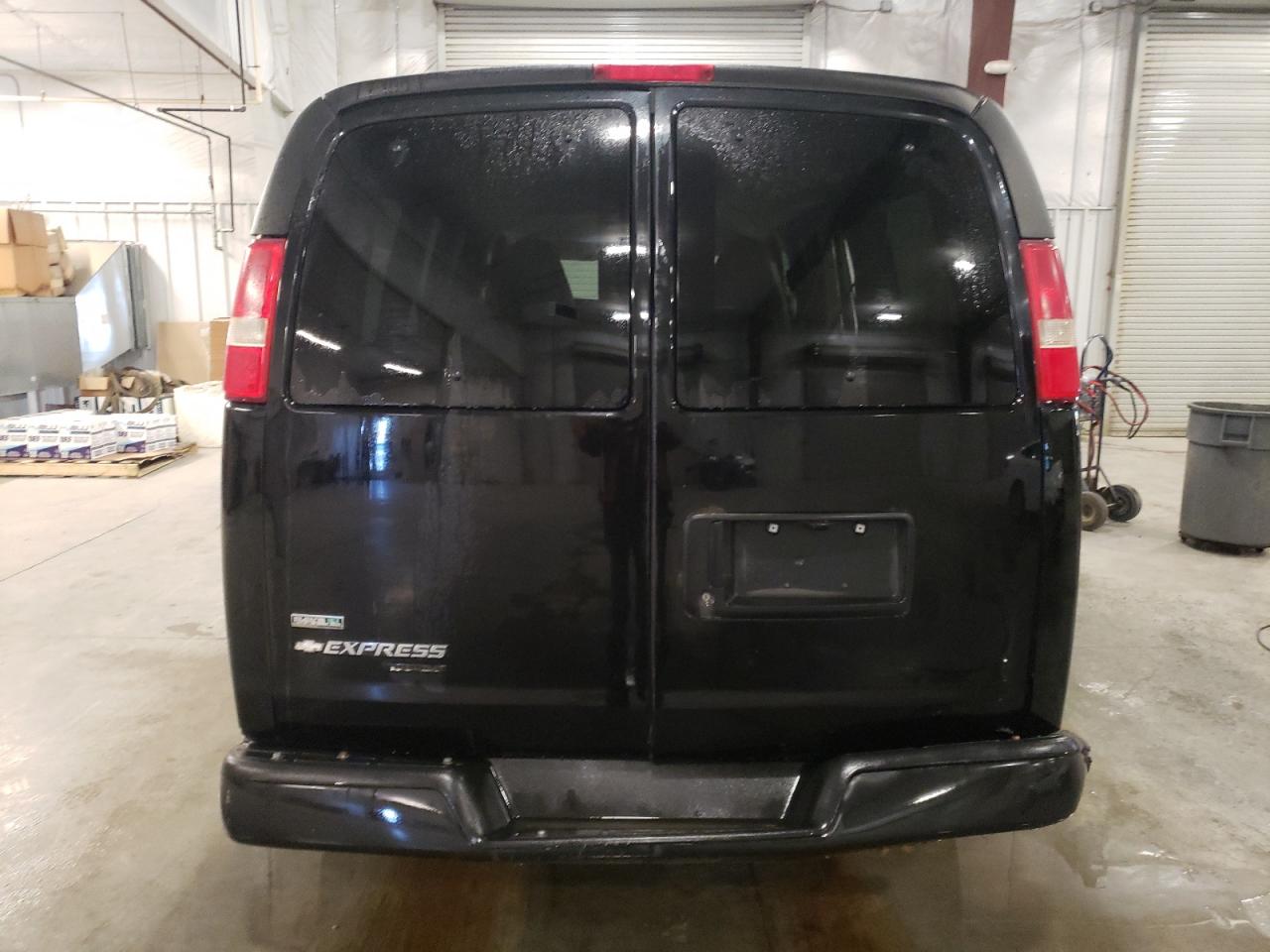 CHEVROLET EXPRESS LT