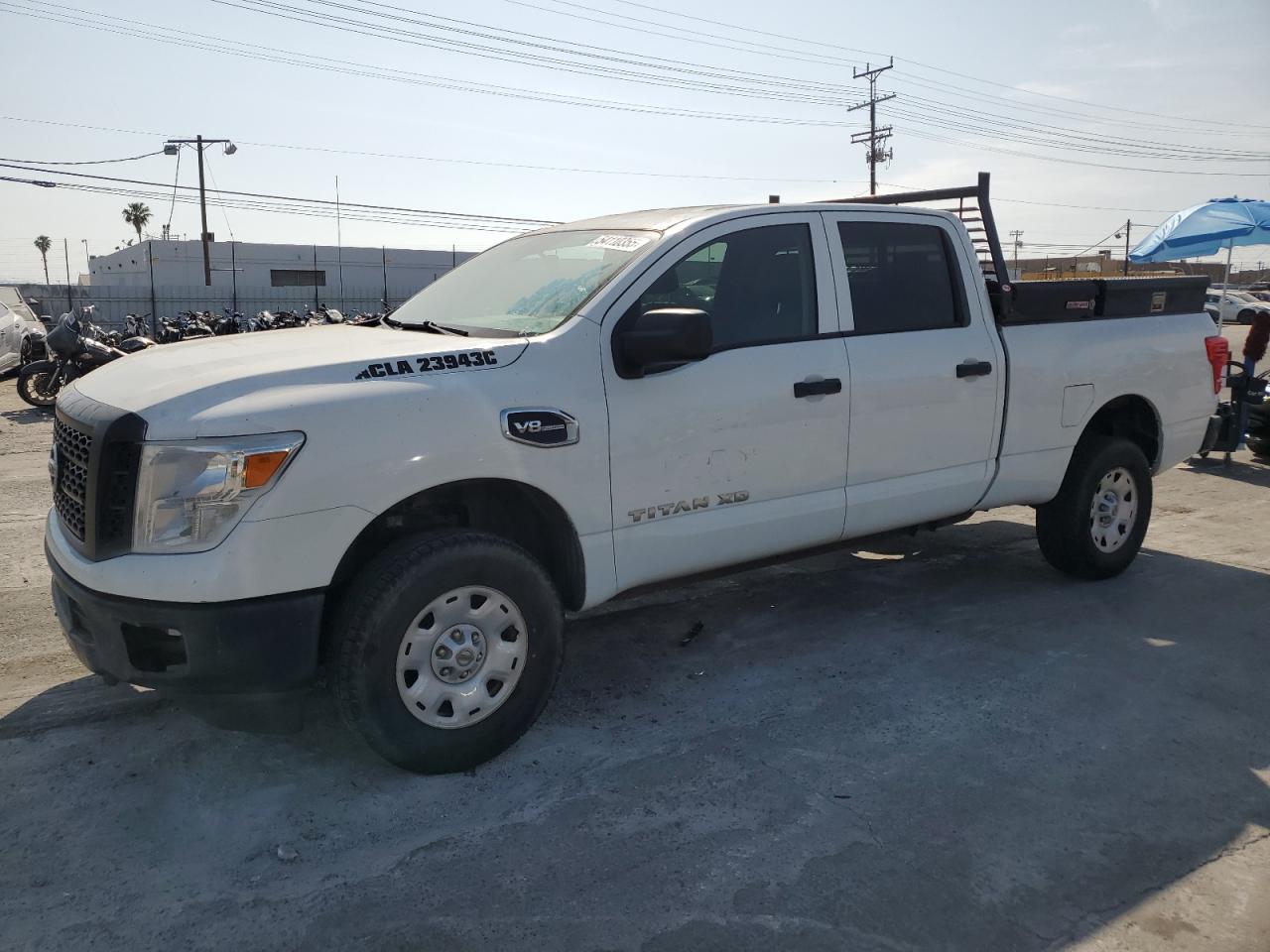 NISSAN TITAN S