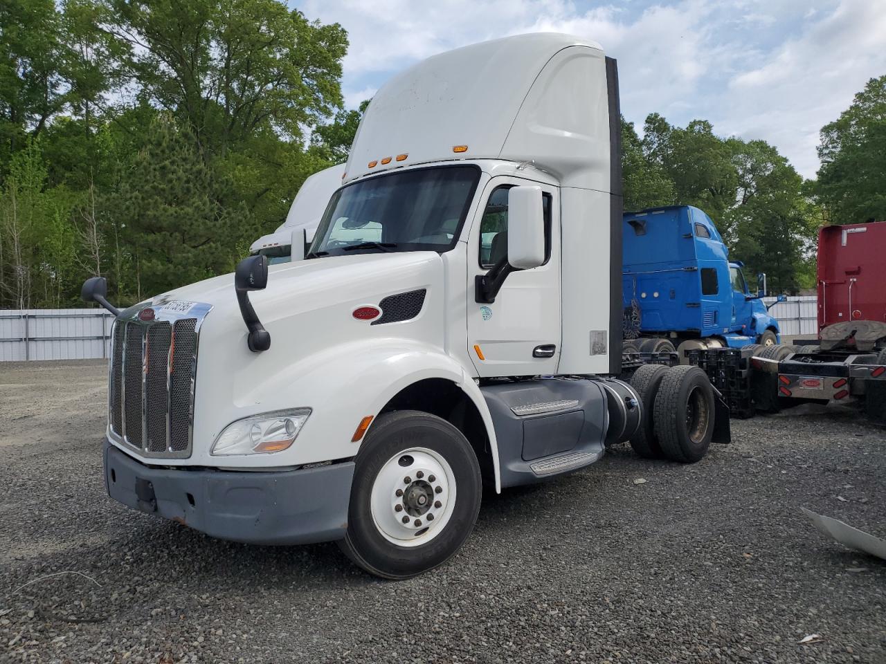 Lot #3246760830 2016 PETERBILT TRACTOR 579