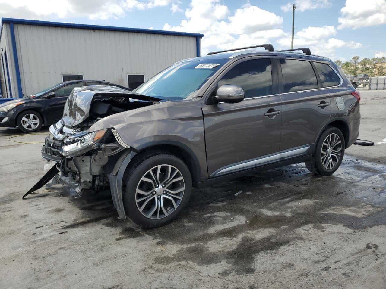 MITSUBISHI OUTLANDER SE