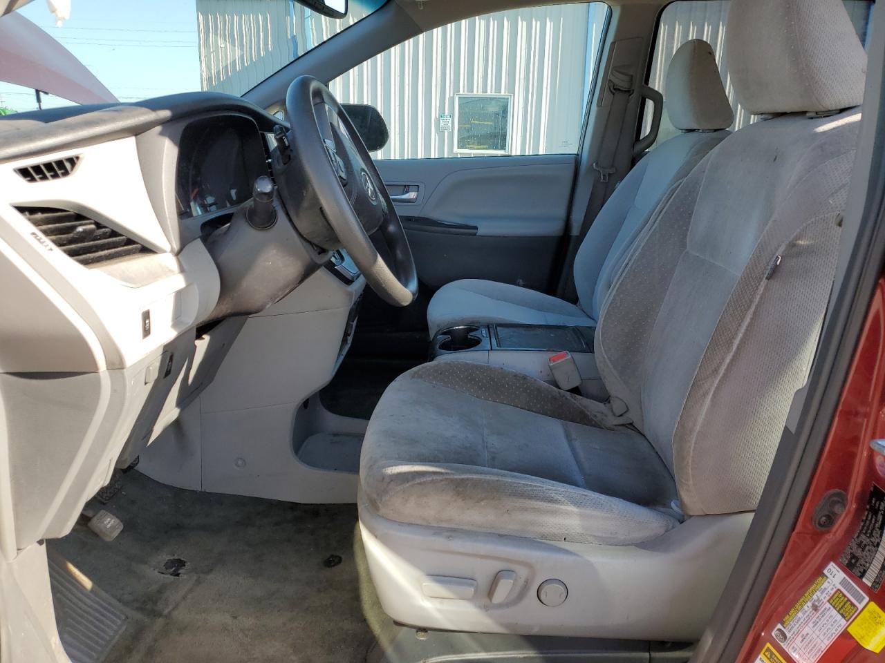 Lot #3270824435 2017 TOYOTA SIENNA LE