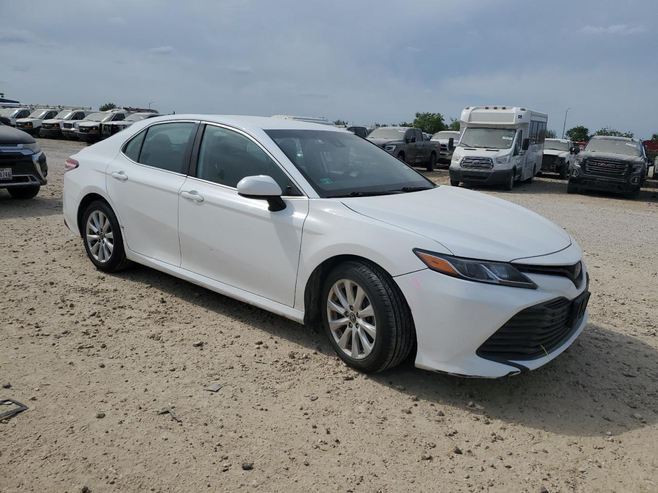 Toyota Camry le 2020