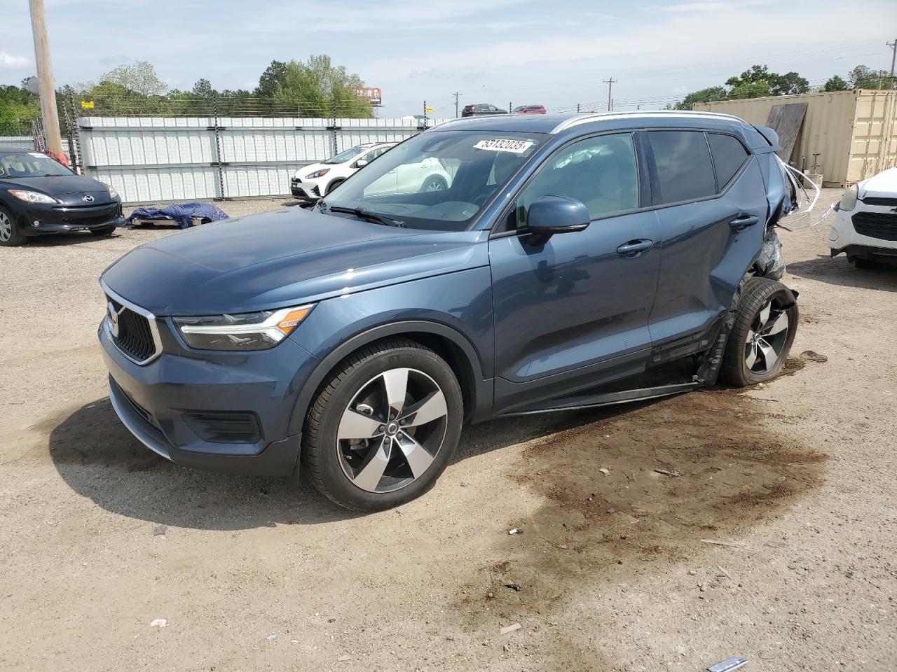 VOLVO XC40 T5 MOMENTUM