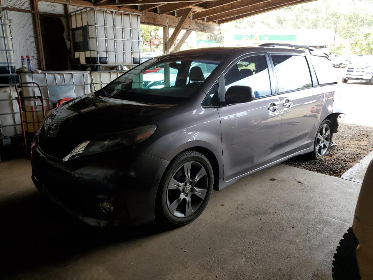 TOYOTA SIENNA SPORT