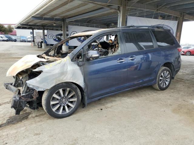 TOYOTA SIENNA XLE 2020 blue  gas 5TDDZ3DCXLS249579 photo #1