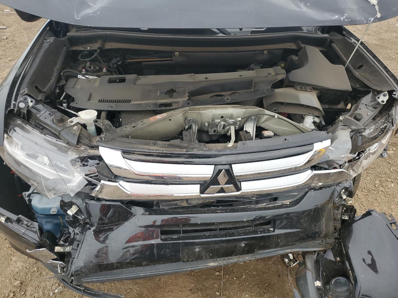 MITSUBISHI OUTLANDER SE