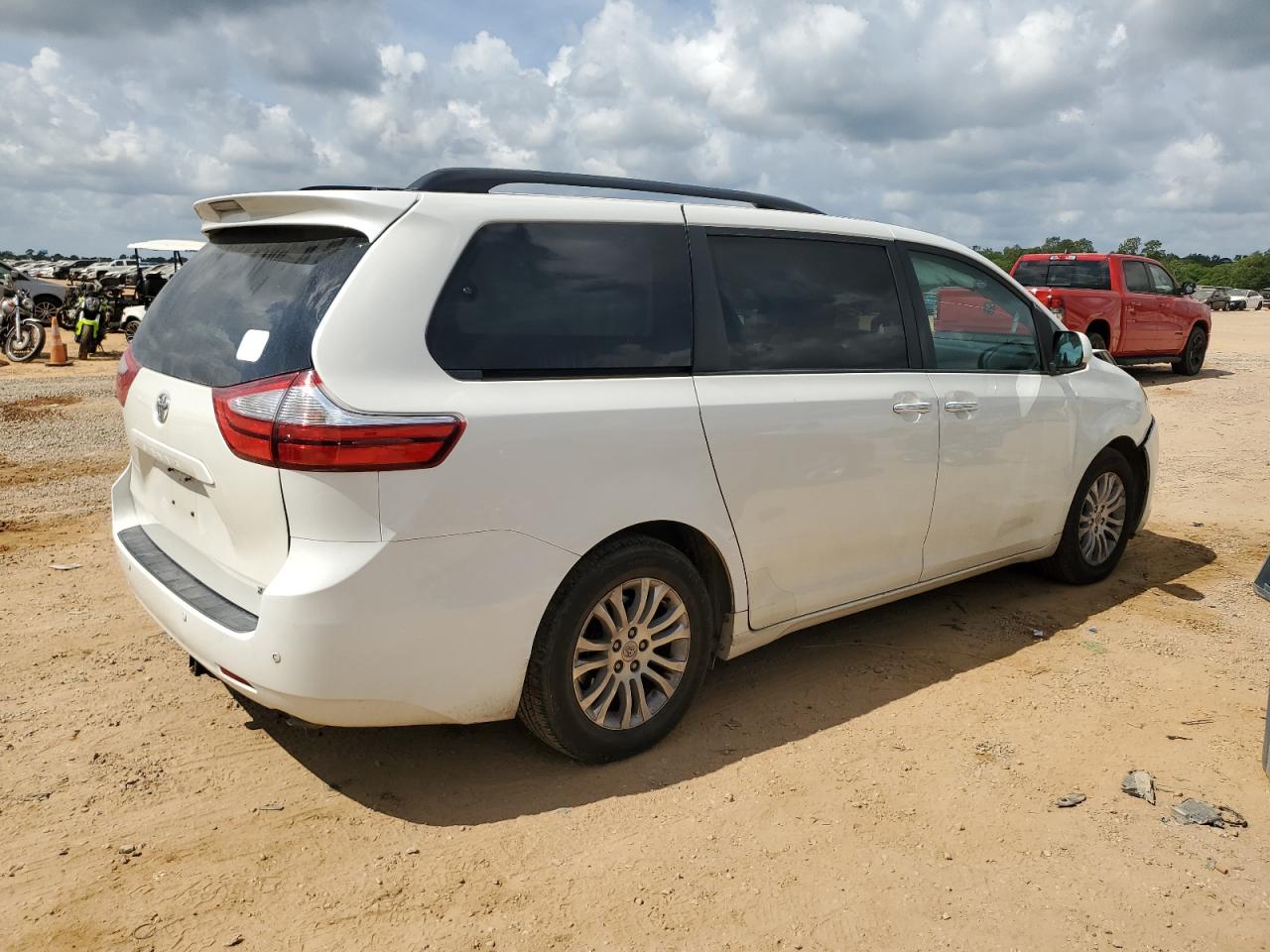 TOYOTA SIENNA XLE