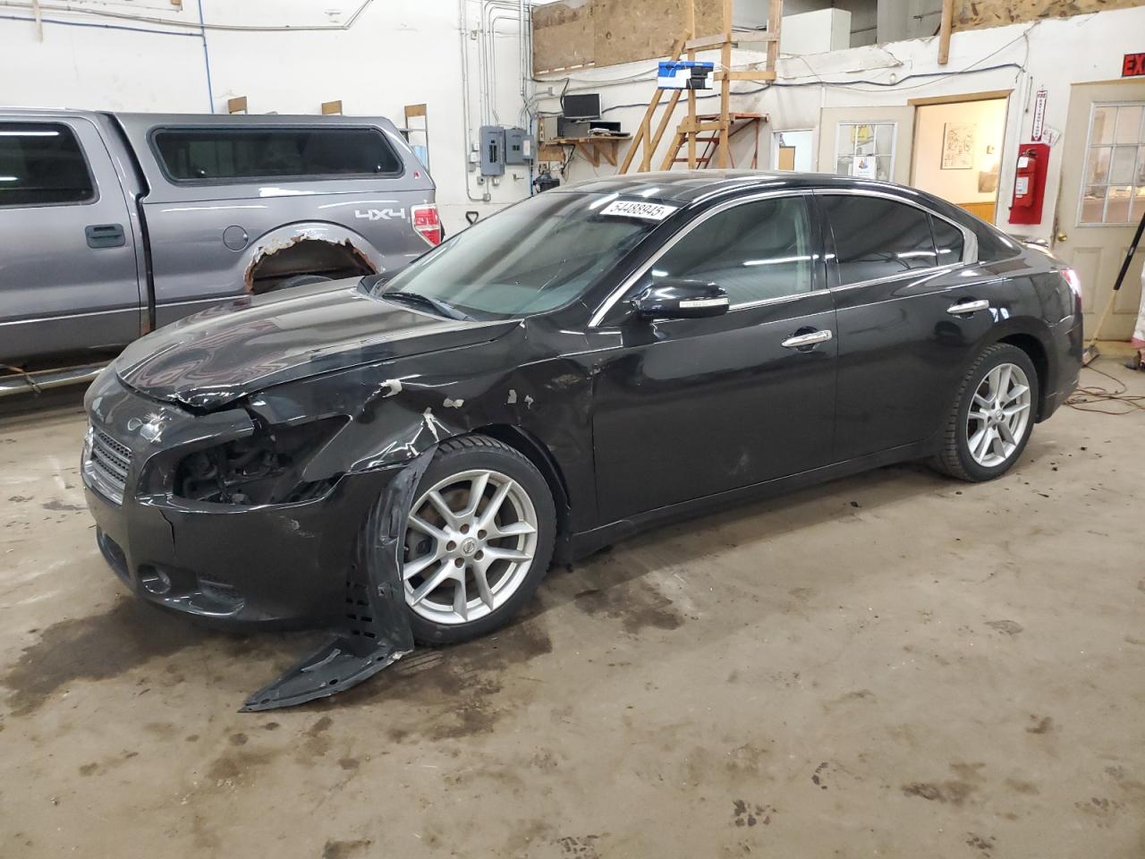 NISSAN MAXIMA S
