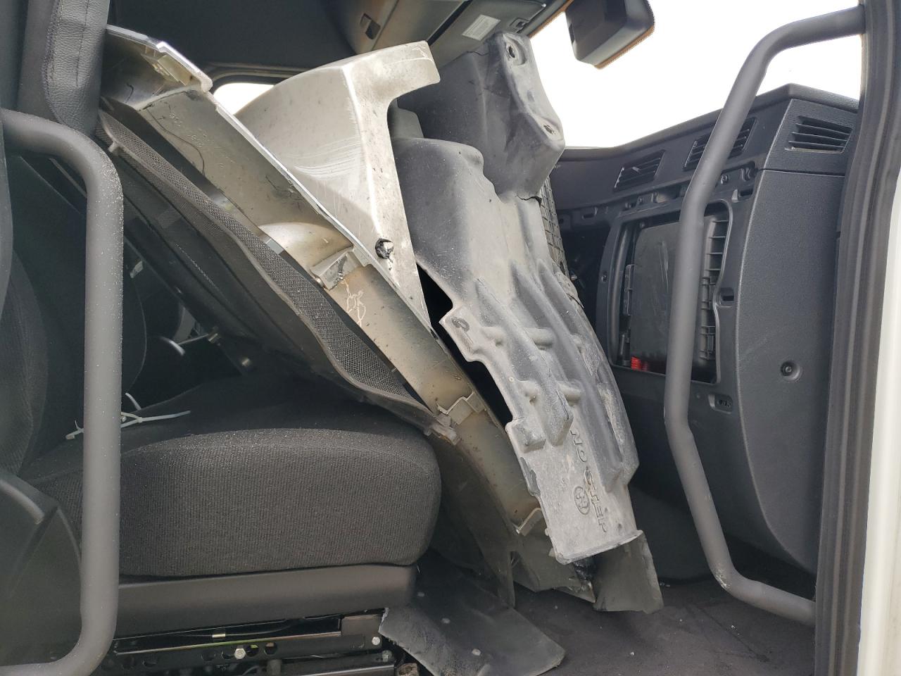 Lot #3292647605 2024 FREIGHTLINER CASCADIA