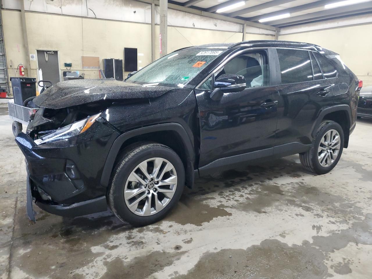 TOYOTA RAV4 XLE PREMIUM