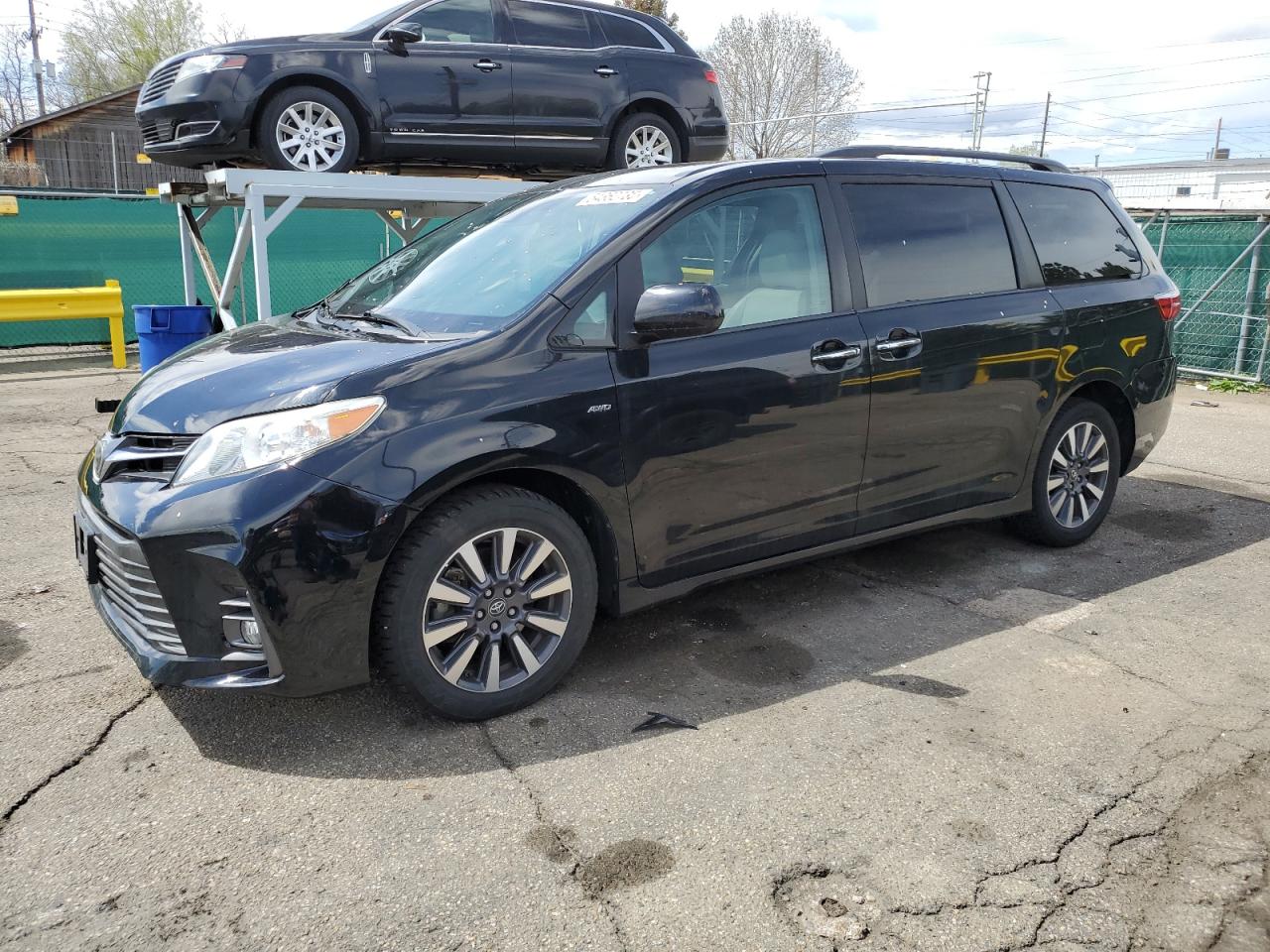 TOYOTA SIENNA XLE