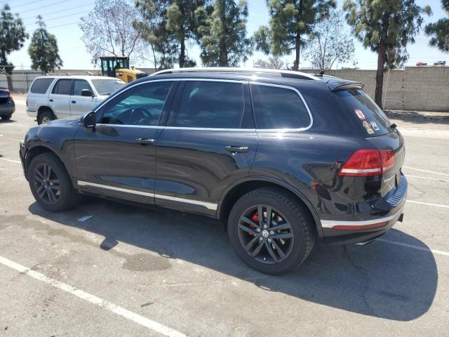 VOLKSWAGEN TOUAREG SP 2016 black  gas WVGEF9BP0GD007399 photo #3