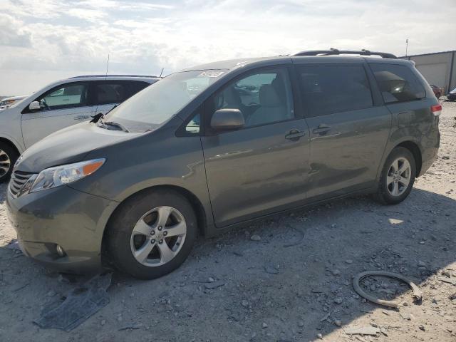 TOYOTA SIENNA LE