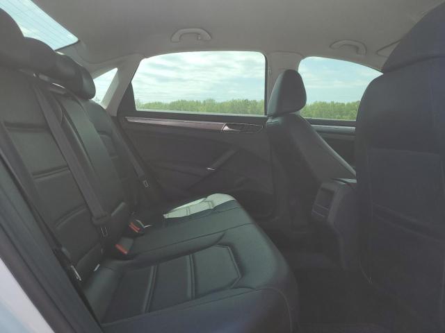 2017 VOLKSWAGEN PASSAT R-L - 1VWDT7A30HC061107