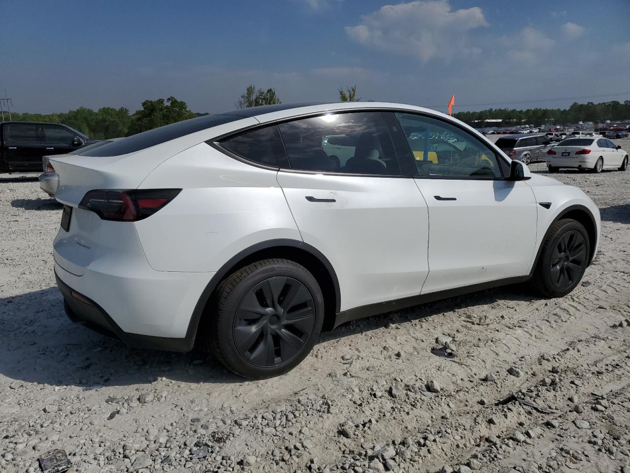 Tesla Model y 2025