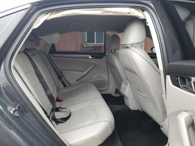 2017 VOLKSWAGEN PASSAT R-L 1VWDT7A35HC056307