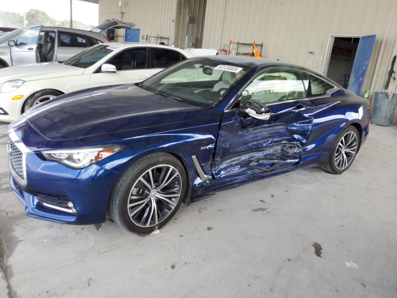 INFINITI Q60 PREMIUM