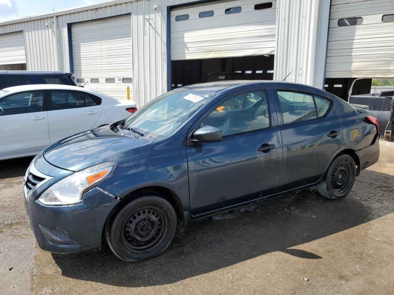 NISSAN VERSA S