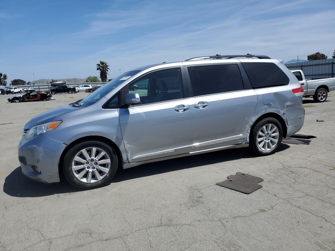 TOYOTA SIENNA XLE