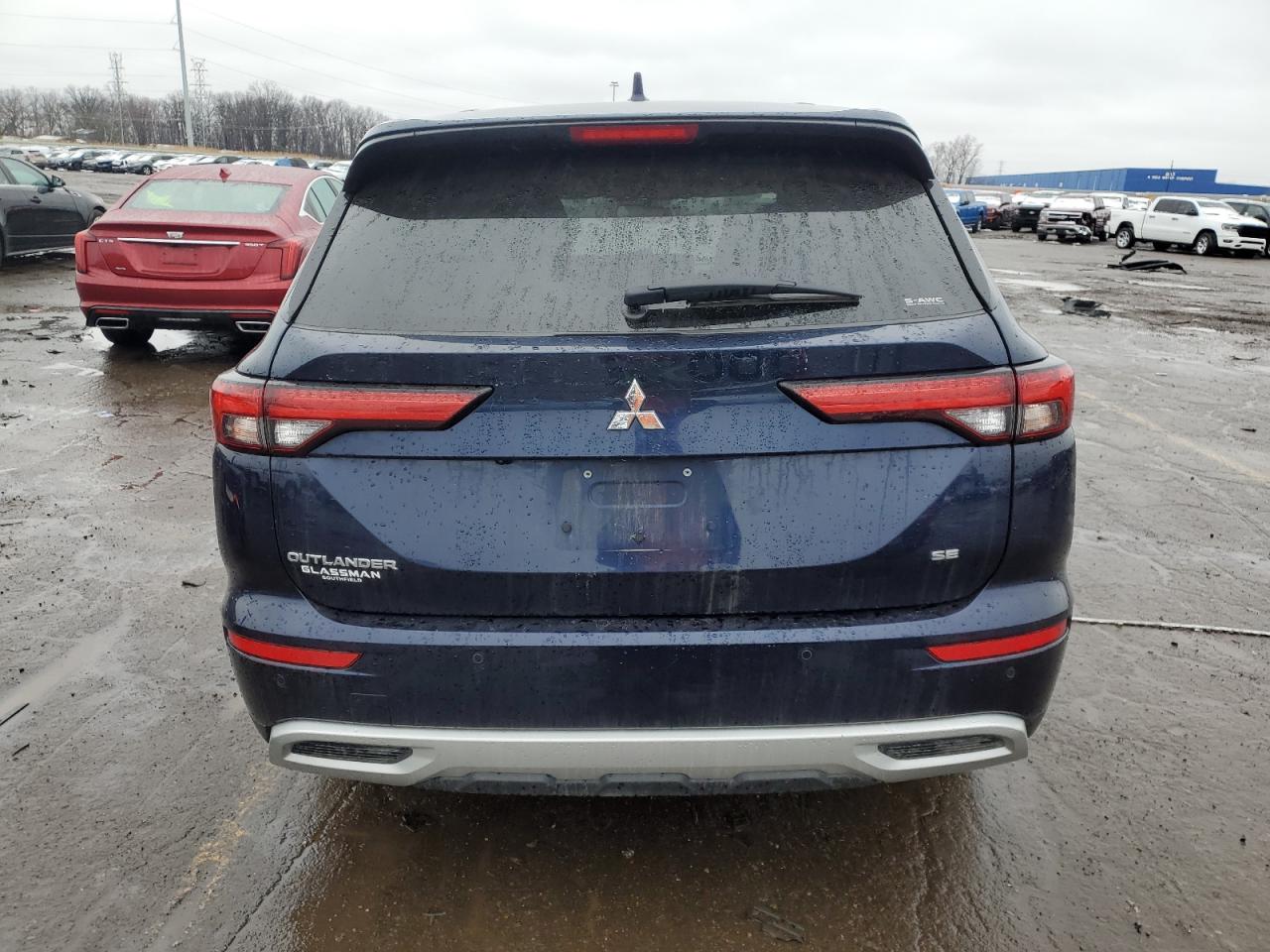 MITSUBISHI OUTLANDER SE
