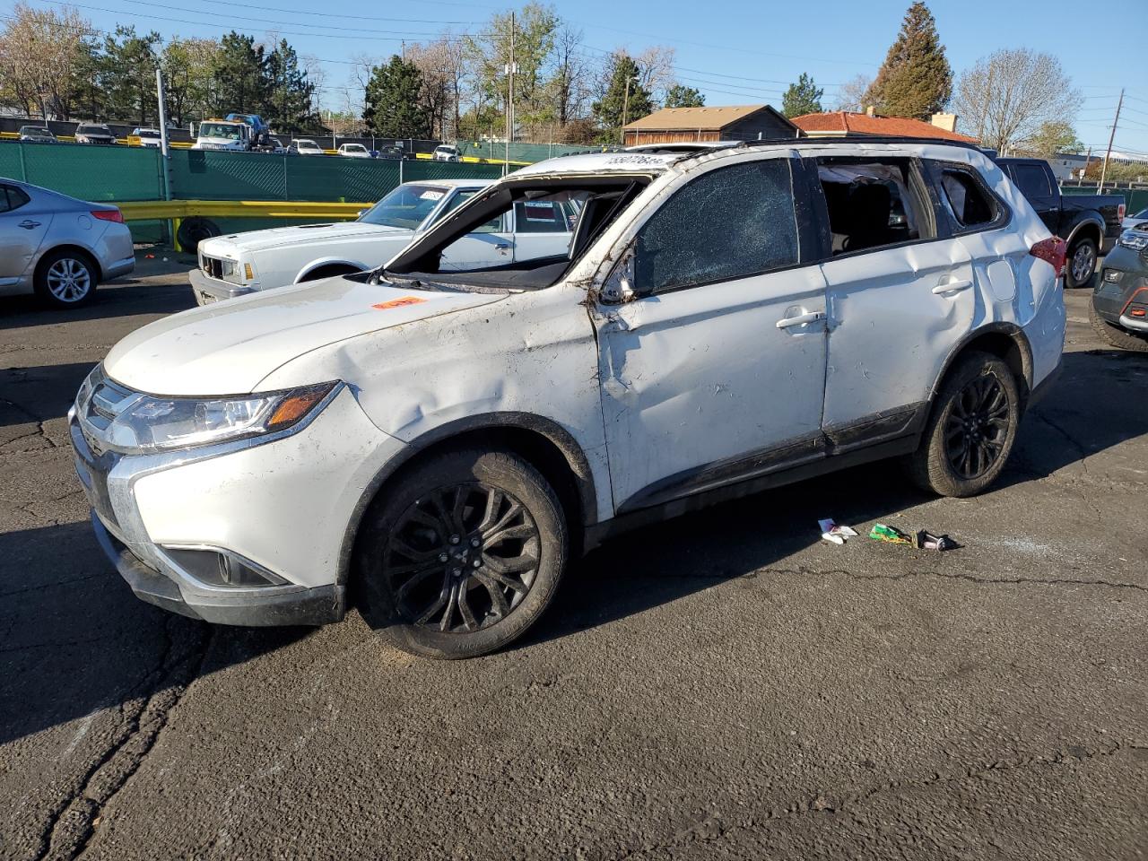 MITSUBISHI OUTLANDER SE