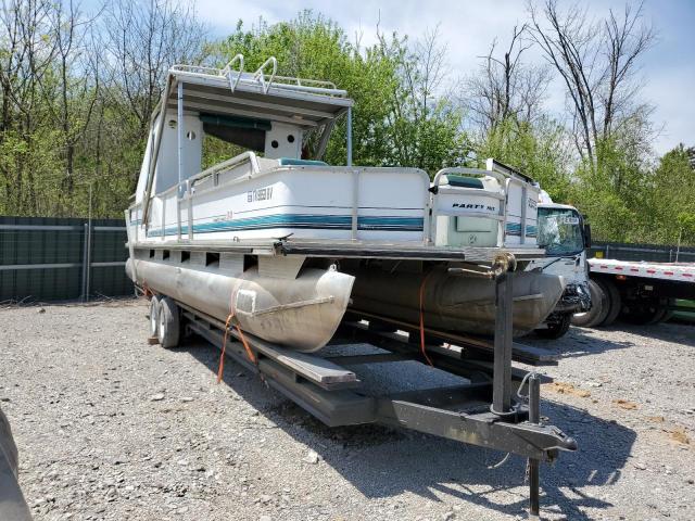 SUN TRACKER BOAT W/TRL 1995 white   BUJ06422C595 photo #1