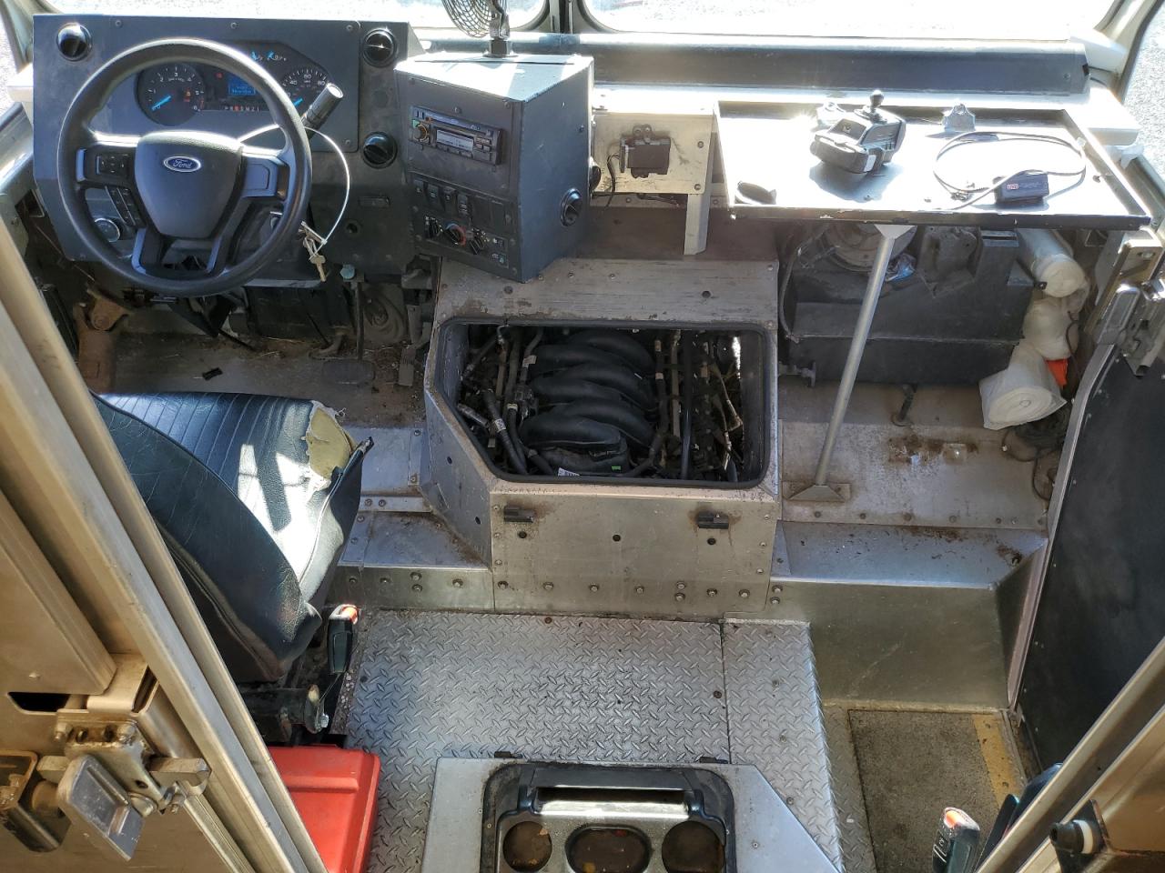 FORD ECONOLINE E450 SUPER DUTY COMMERCIAL STRIPPED CHASSIS