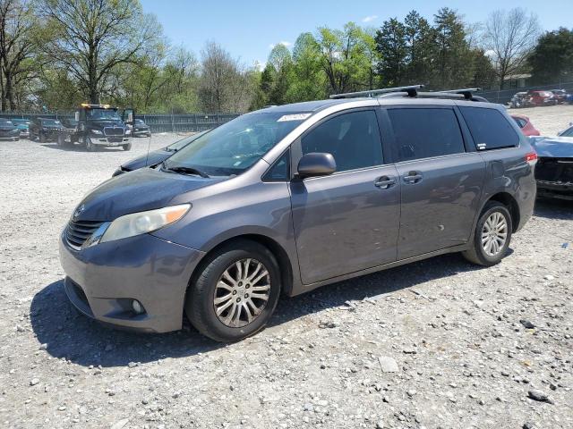TOYOTA SIENNA XLE