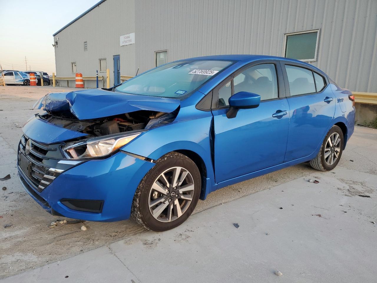 NISSAN VERSA SV