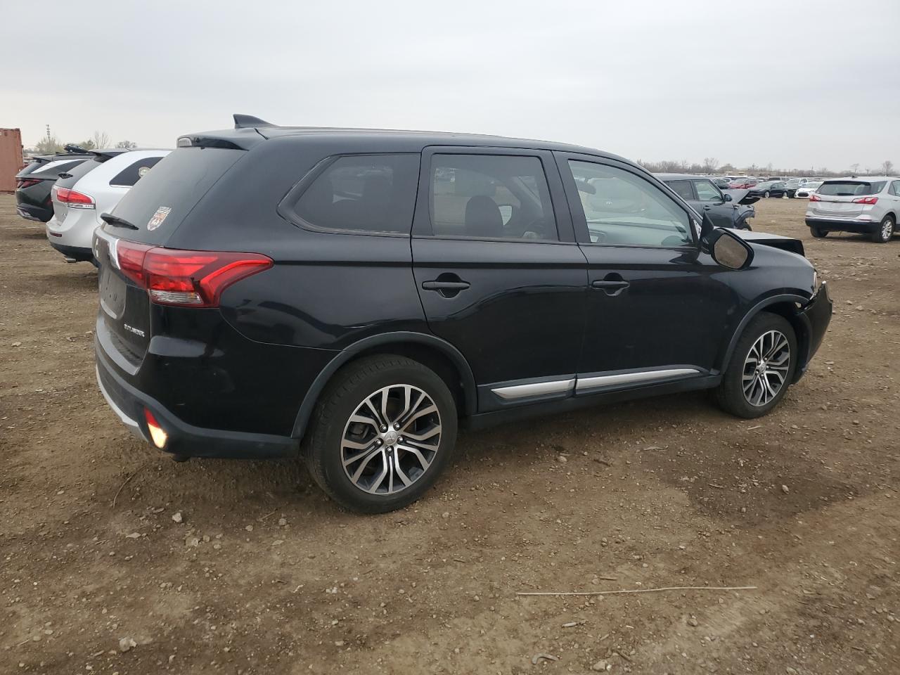 MITSUBISHI OUTLANDER SE