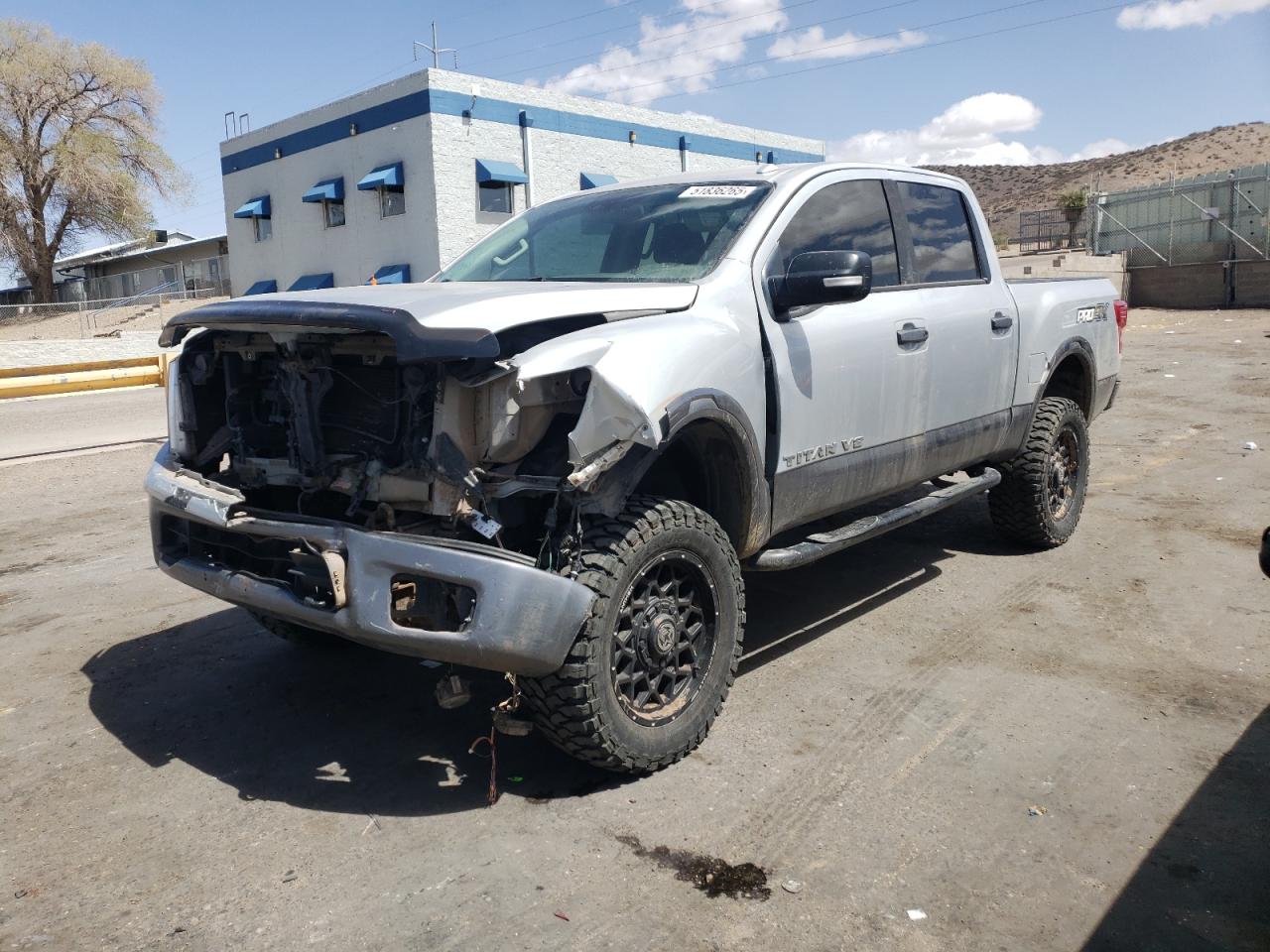 NISSAN TITAN SV