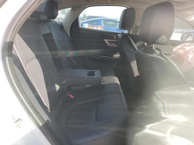 2016 JAGUAR XF PREMIUM SAJBJ4BV2GCY24002